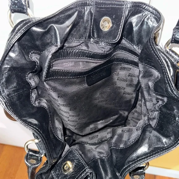 Michael Kors Shiny Black Shoulder Bag - Picture 3 of 4